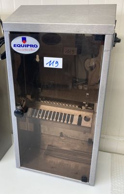 l'image d'une machine posée sur un comptoir
