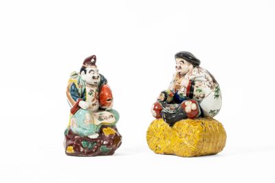 paire de figurines chinoises représentant un homme et une femme assis sur un rocher