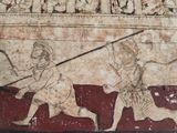 une image représentant une peinture accrochée au mur d'un immeuble et sur laquelle figurent des personnages