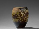 un vase sur lequel figure l'image d'un arbre