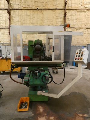 an image of a machine that is sitting in a warehouse