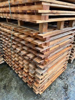 Un lot de 20 plaques de caillebotis bois pour racks à palett…