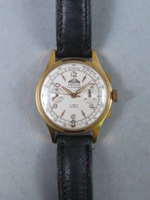 une photo d'une montre-bracelet au cadran blanc