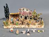 figurine représentant une maison avec des personnages devant