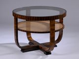 une image représentant une table ronde avec un plateau en verre et un piètement en bois
