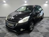 la photo d'une voiture noire garée dans un garage