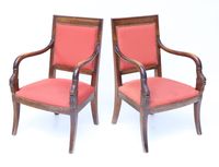 Paire de fauteuils en bois naturel mouluré, sculpté et patin… (photo 4)