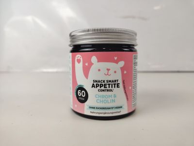 un gros plan sur un bocal de nourriture posé sur une table