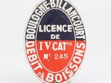 une affiche rouge et blanche sur laquelle est inscrit « licence de télévision »
