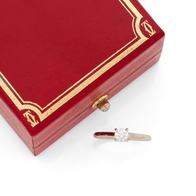 CARTIER SOLITAIRE orné en son centre d'un diamant de 0.29 ca…