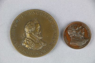 Medaille EN Bronze Dore OU Patine :