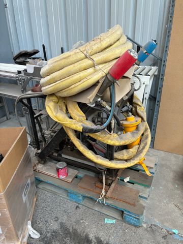 Machine pour projeter de la mousse polyuréthane 