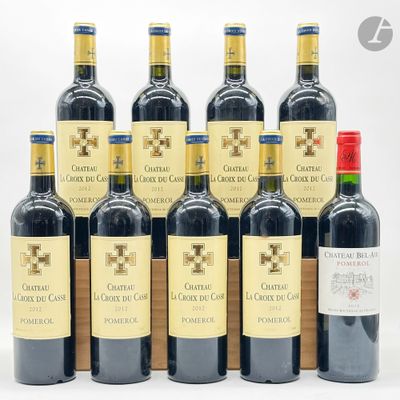 six bouteilles de vin rouge posées les unes à côté des autres sur une table