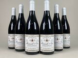 six bouteilles de vin rouge alignées