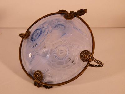 Pierre D'avesn, France. Coupe de table Art Déco en verre mou… - Photo 1