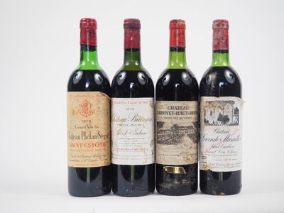 trois bouteilles de vin sont alignées sur une surface blanche