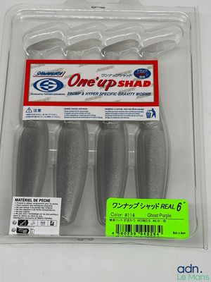 un paquet de trois brosses à dents en plastique dans son emballage
