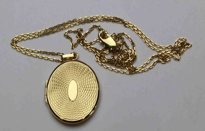 une image représentant un cadenas doré entouré d'une chaîne