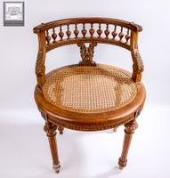 Petit fauteuil ovale en noyer à fond de canne (photo 4)
