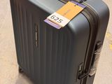 un bagage posé sur le sol