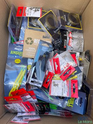 Lot de 60 articles de pêche, de marques et modèles différent…