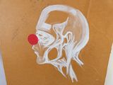 le dessin d'un homme avec un nez de clown sur une feuille de papier