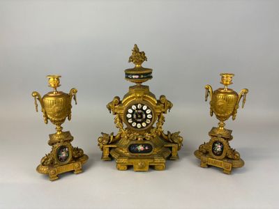 Garniture de cheminée de style Louis XVI en bronze et régule…