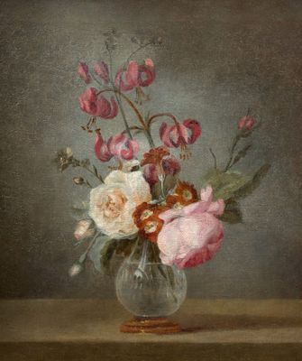 une peinture de fleurs dans un vase en verre sur une table