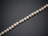 un bracelet en diamants et dix-huit pierres, signé Van Cleef
