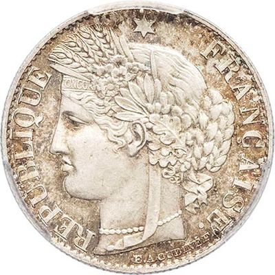 une pièce en argent représentant une femme portant une couronne sur la tête