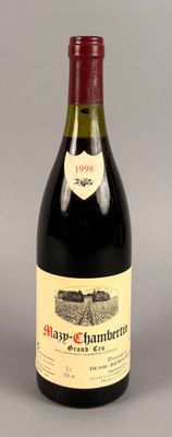 une bouteille de vin posée sur une table