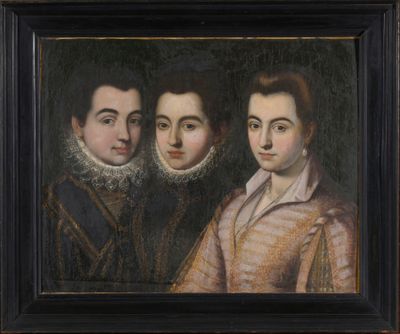 un tableau représentant trois hommes en costume de la Renaissance, debout les uns à côté des autres