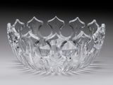 une photo d'un saladier en verre transparent posé sur une table