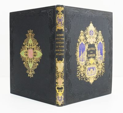 un vieux livre noir aux bords dorés et à la couverture décorative