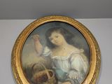 tableau représentant une femme avec un panier de fleurs, dans un cadre doré