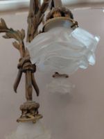 Lustre en bronze à quatre bras de lumière, décor de feuillag… (photo 2)