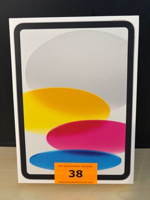 une boîte sur laquelle figurent une photo d'un iPhone 11 et une image d'un iPhone 11