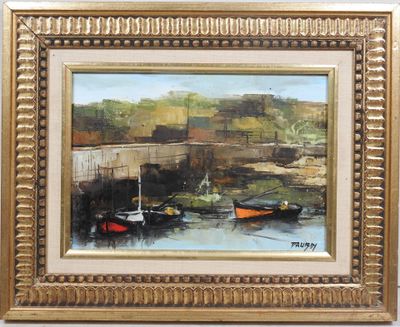 un tableau représentant des bateaux sur l'eau, dans un cadre doré