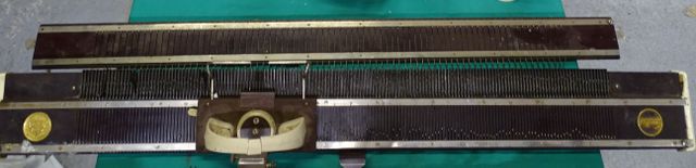 Machine à tricoter incomplète