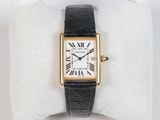 une image d'une montre-bracelet avec des chiffres romains