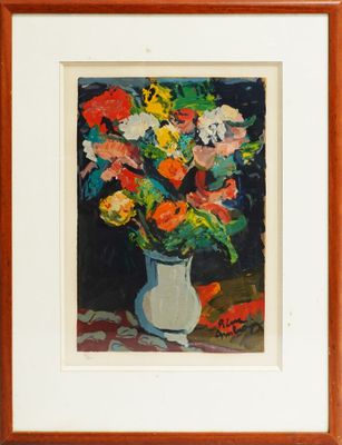 tableau représentant un vase de fleurs posé sur une table recouverte d'une nappe rouge