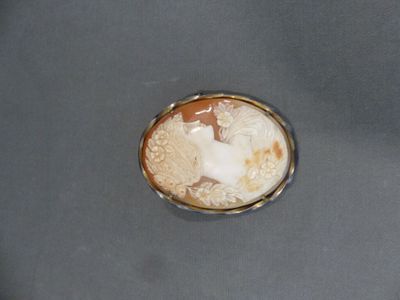 un verre de glace avec une cuillère dedans