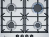 un gros plan sur une plaque de cuisson à gaz à quatre feux