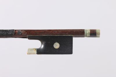 an image of a violin bow with a piece of wood on it