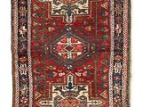 un tapis rouge et bleu sur fond blanc