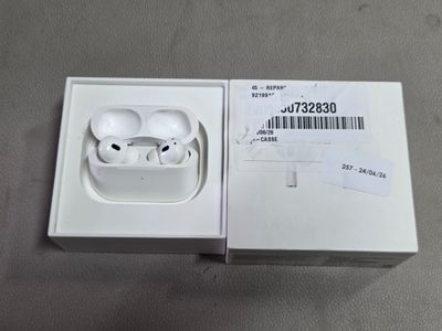 une boîte blanche contenant une paire d'AirPods