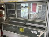 une image d'une vitrine réfrigérée dans un magasin