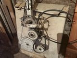 une machine qui se trouve dans le coin d'une pièce