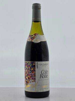 une bouteille de vin décorée de paillettes