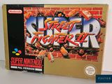 On voit ici la boîte du jeu Street Fighter II